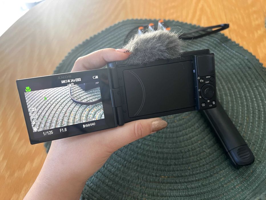 Sony ZV1 камера за влогинг + аксесоари