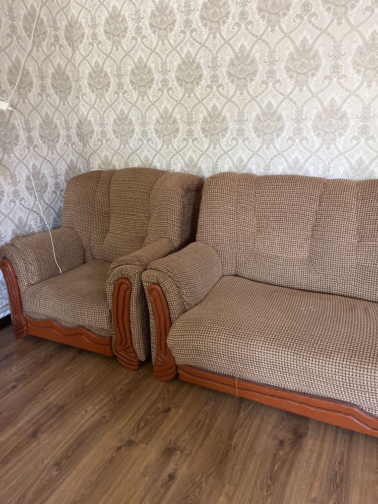 Диван очень срочно продам ремонд дома
