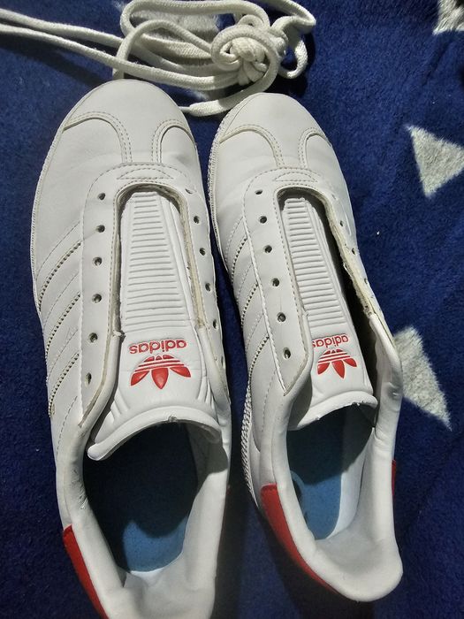 Adidasi Gazelle.
