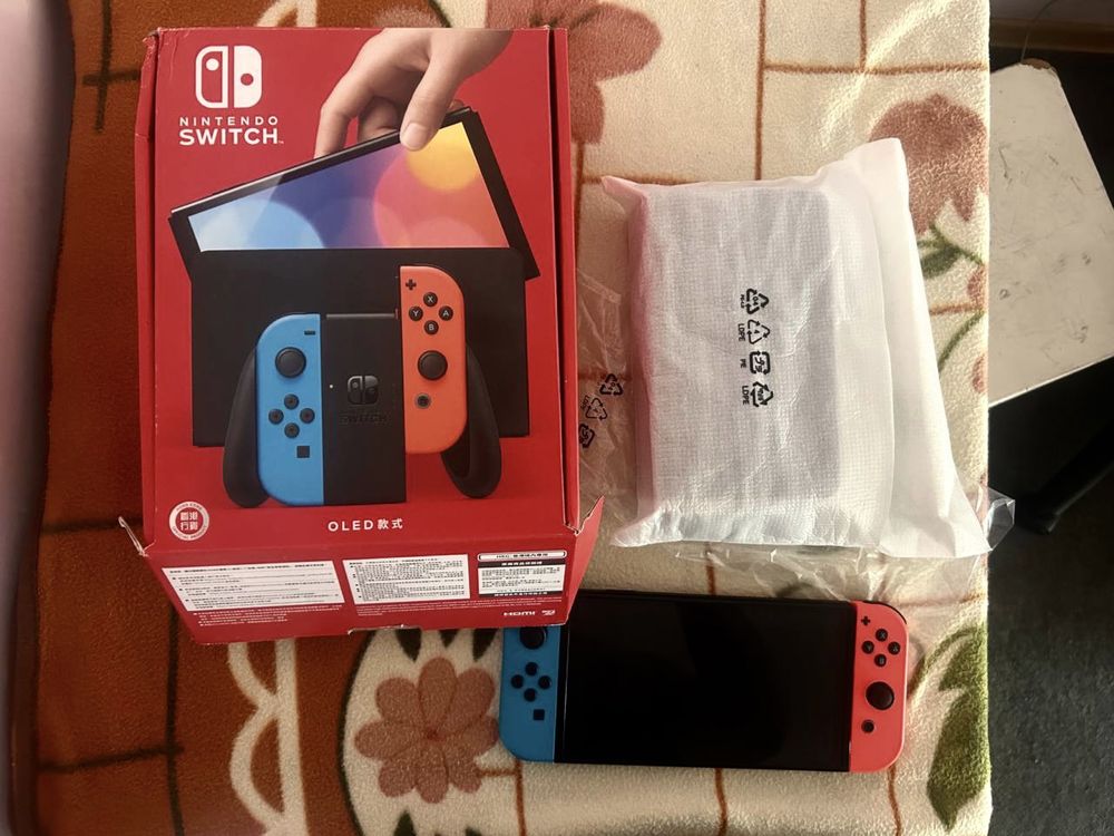 Игровая приставка Nintendo Switch OLED