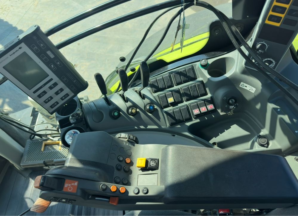 Claas Axion 810