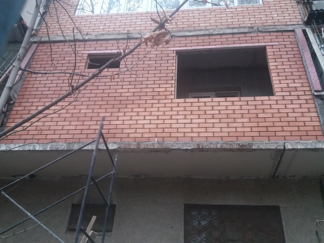 Кладка кирпич и кафель качественно.