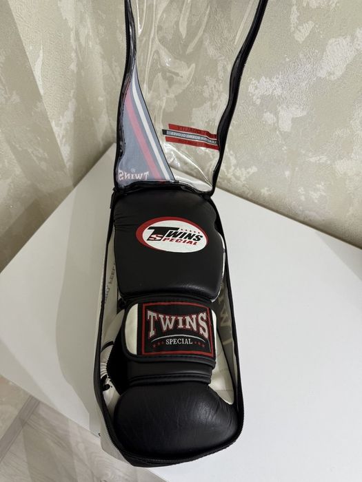 Twins perchatka boks