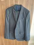 Продавам костюм Carducci