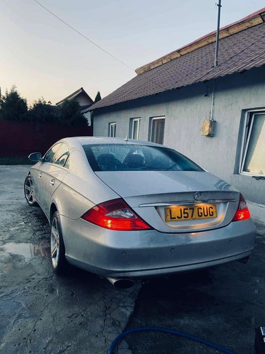 Dezmembrez Mercedes w219
