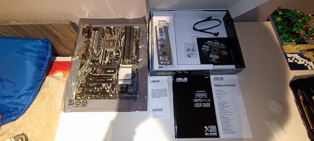 Продавам дънна платка ASUS H270 plus+заедно с INTEL PENTIUM G4560