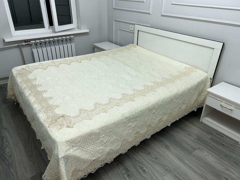 Продаю кровать и 2 тумбочки (в комплекте)