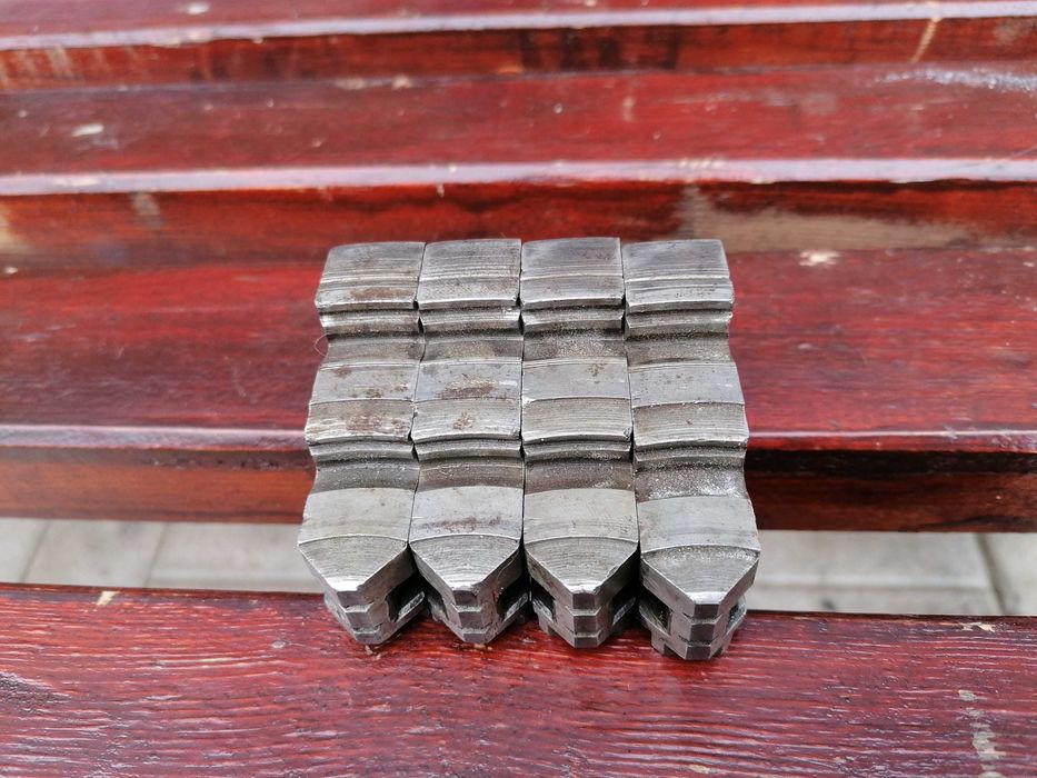 обратни челюсти за струг