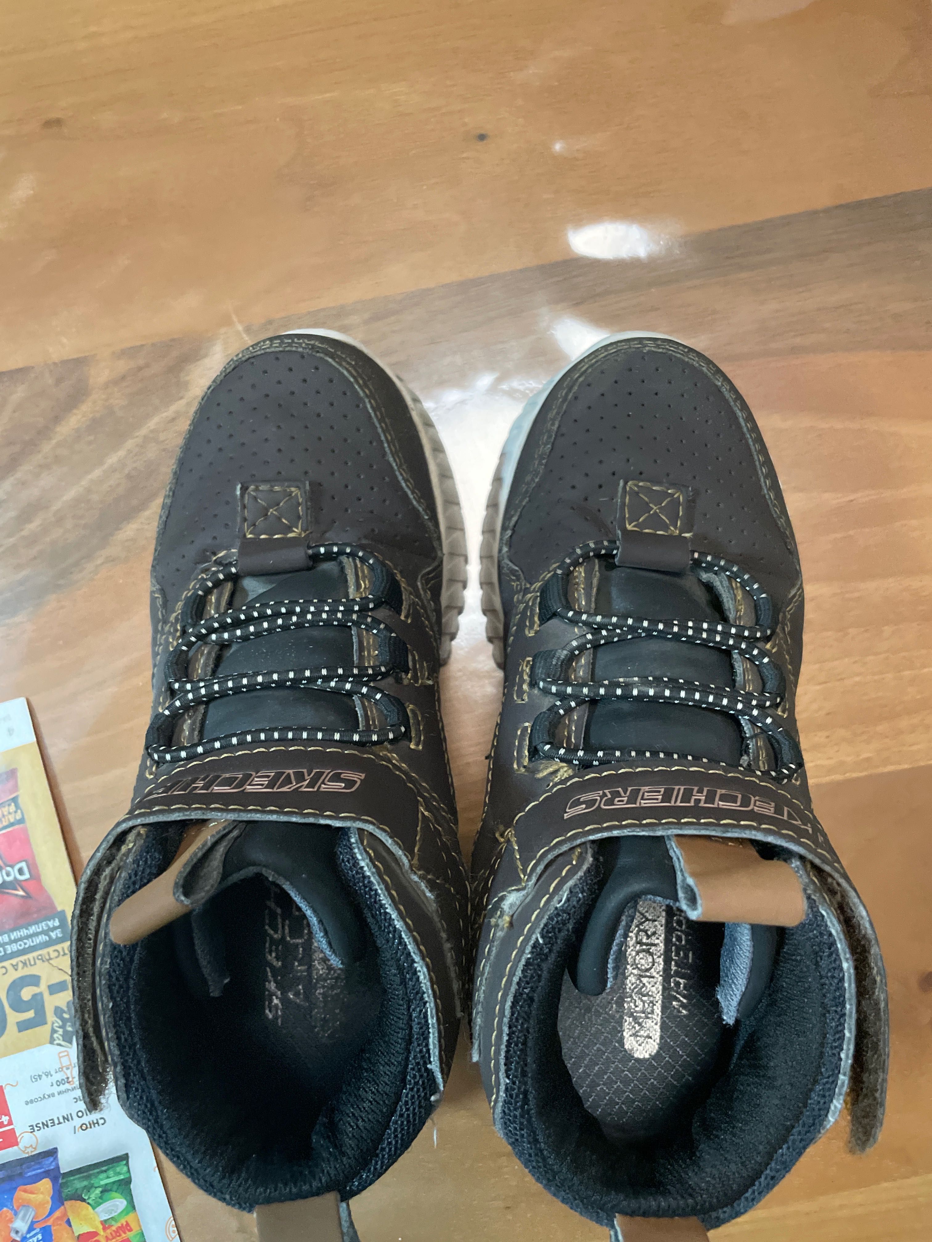 Продавам детски боти Skechers