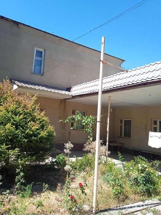 Продаётся двухэтажный коттедж на участке в 6,5 соток в посёлке Улугбек