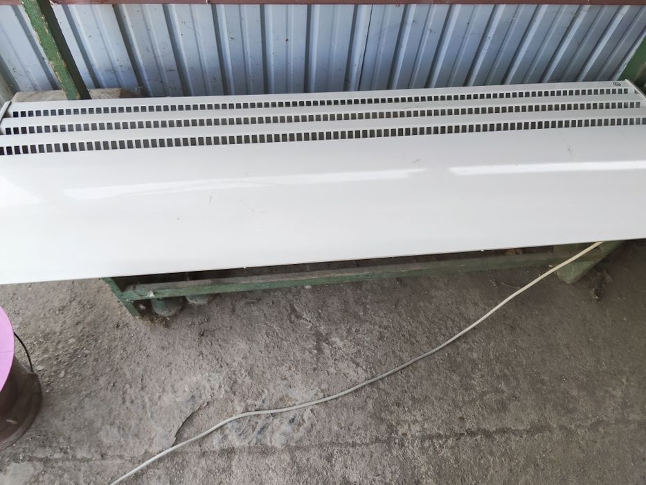 Vând aerotermă cu lungimea de 130 cm.