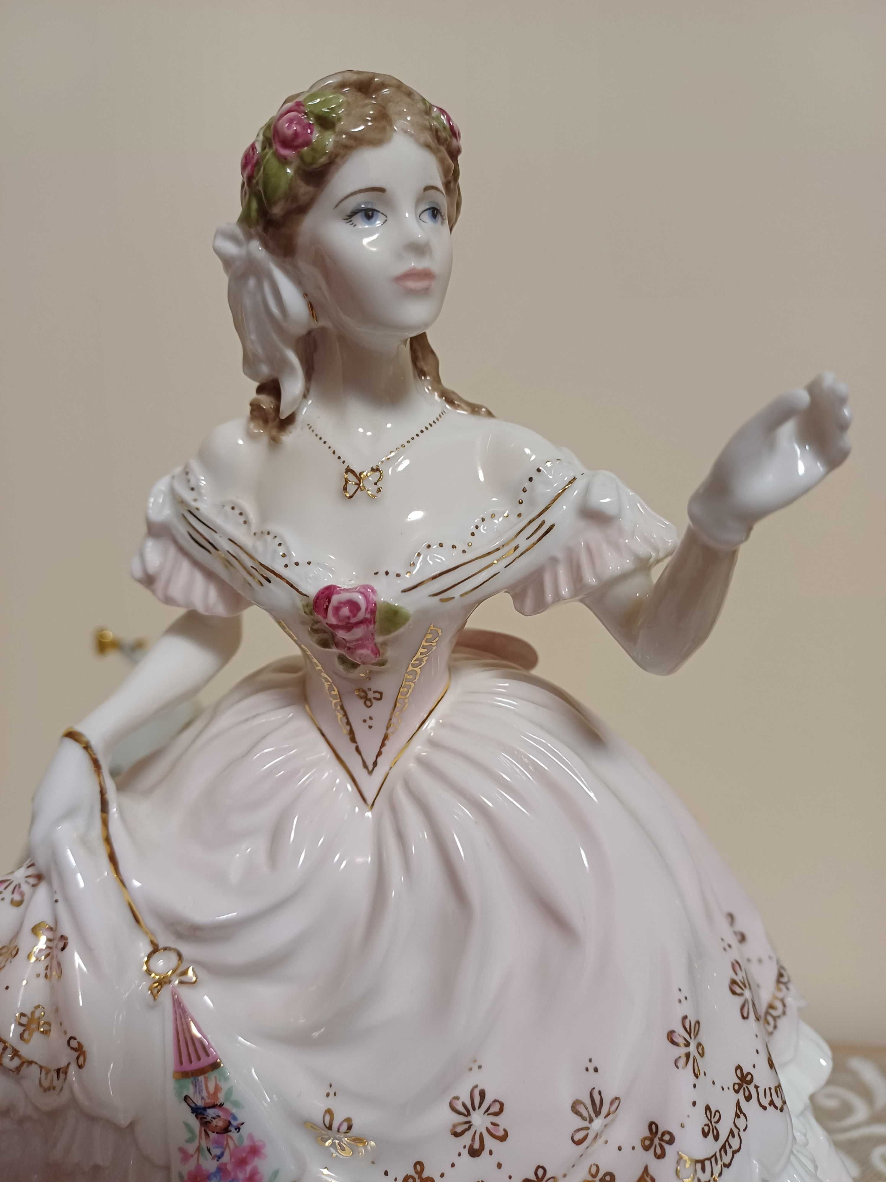 Royal Worcester -The Fairest Rose   
Royal Worcester -Queen Of Hearts