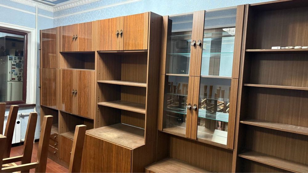 Большой шкаф для гостиной