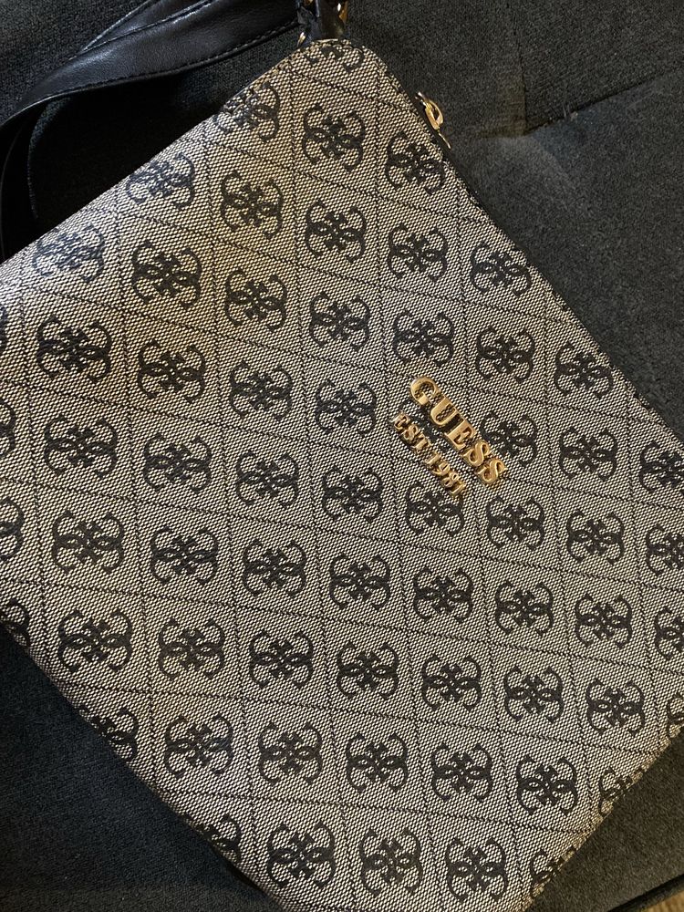Дамска чанта guess