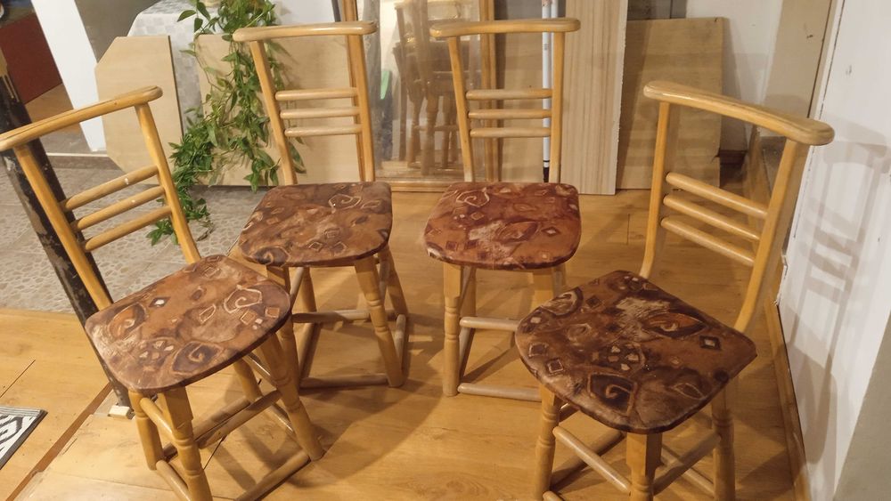 Set of 4 dining chairs + table