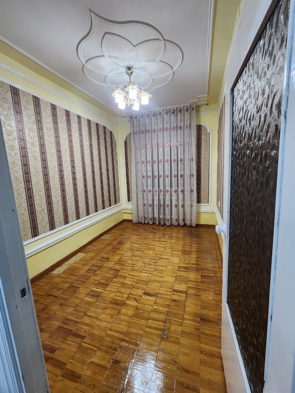 Срочно продаётся 58 квм 2 в 3  комнатная квартира за 55500