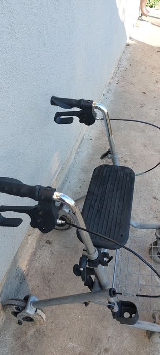 Ролатор,проходилка за възрастни. Много добро състояние.