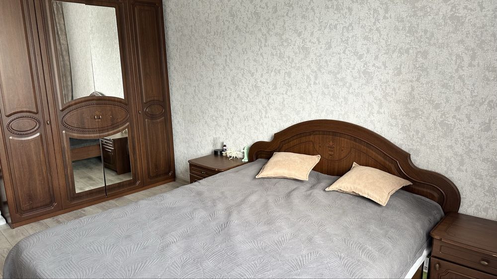 Продам спальный гарнитур