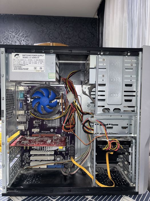 Компьютер стационарный+колонки с сабвуфером, мышь, клавиатура.