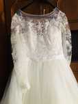 Vand rochie de mireasa!