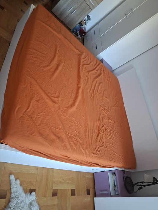 Mobila dormitor:pat, dulapuri noptiere