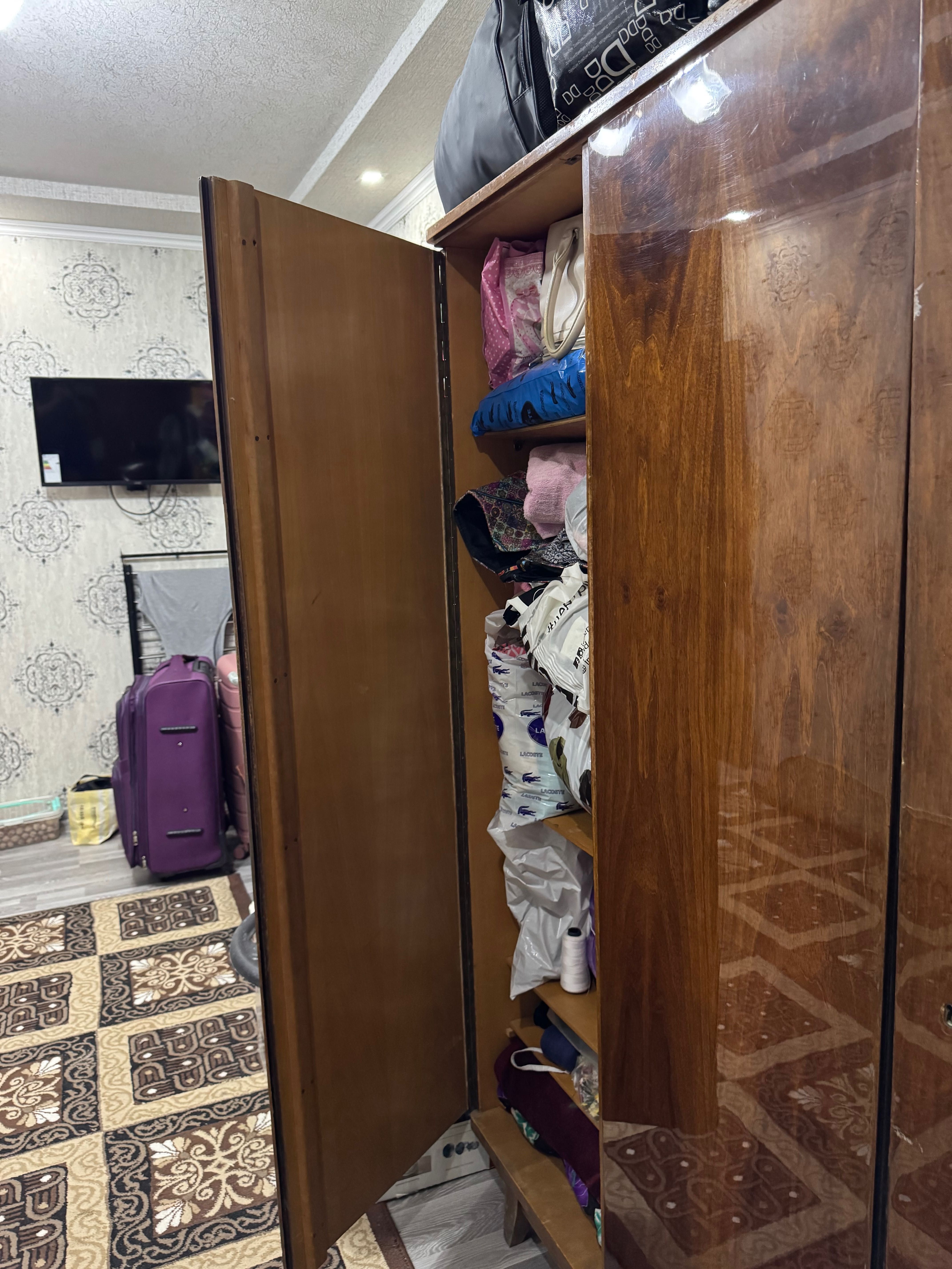 Продаётся винтажный советский шкаф
