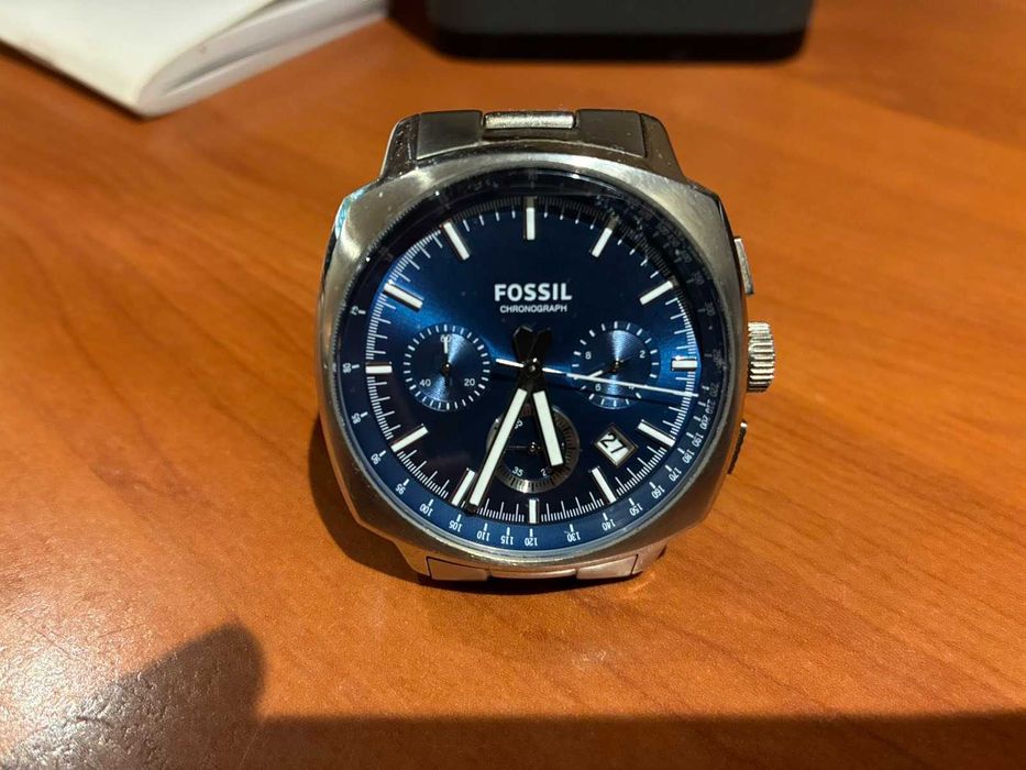 Продавам часовник Фосил много запазен