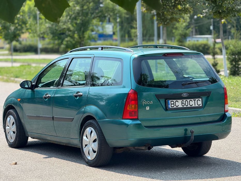 Ford Focus Break 1.6i - 799€ -