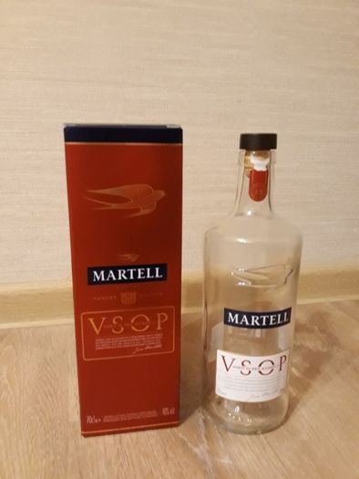 Бутилка с кутия от коняк Martell V.S.О.Р red barrels за колекция