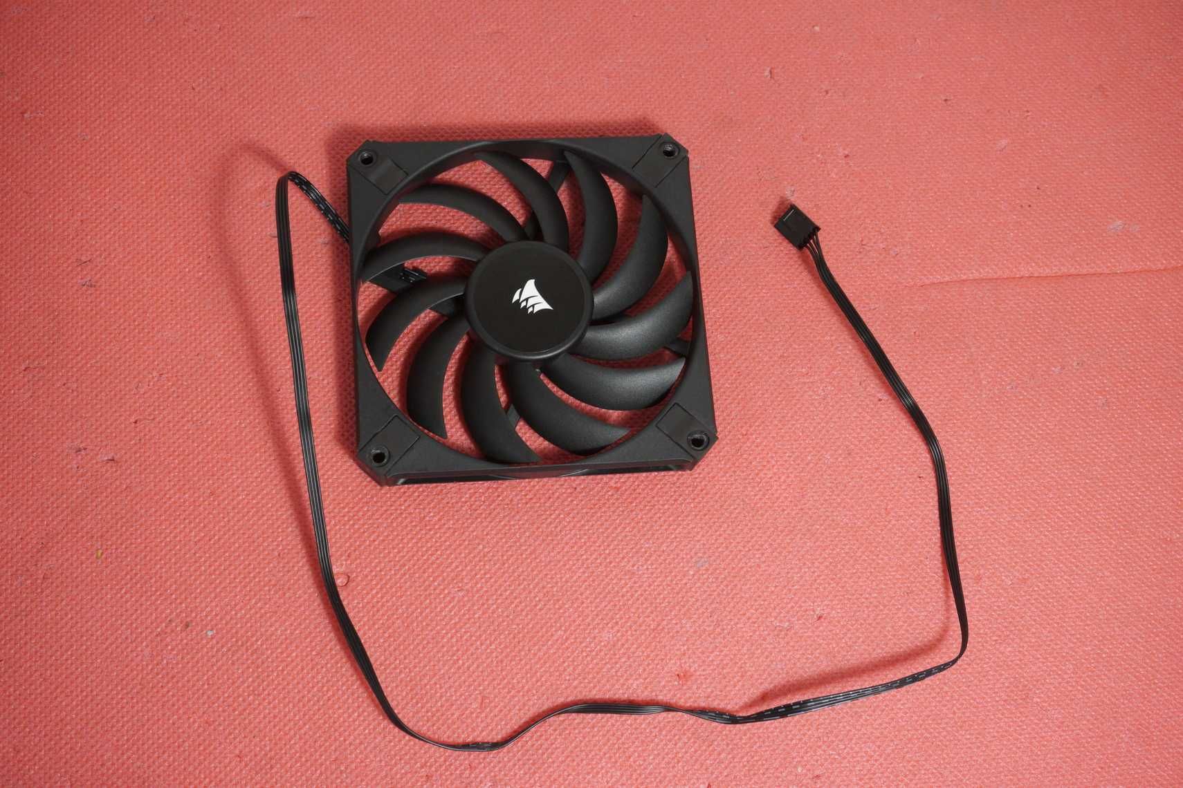 Компютърен вентилатор Corsair 120mm, Slim (15mm), 4pin PWM / ВКЛ.ДДС