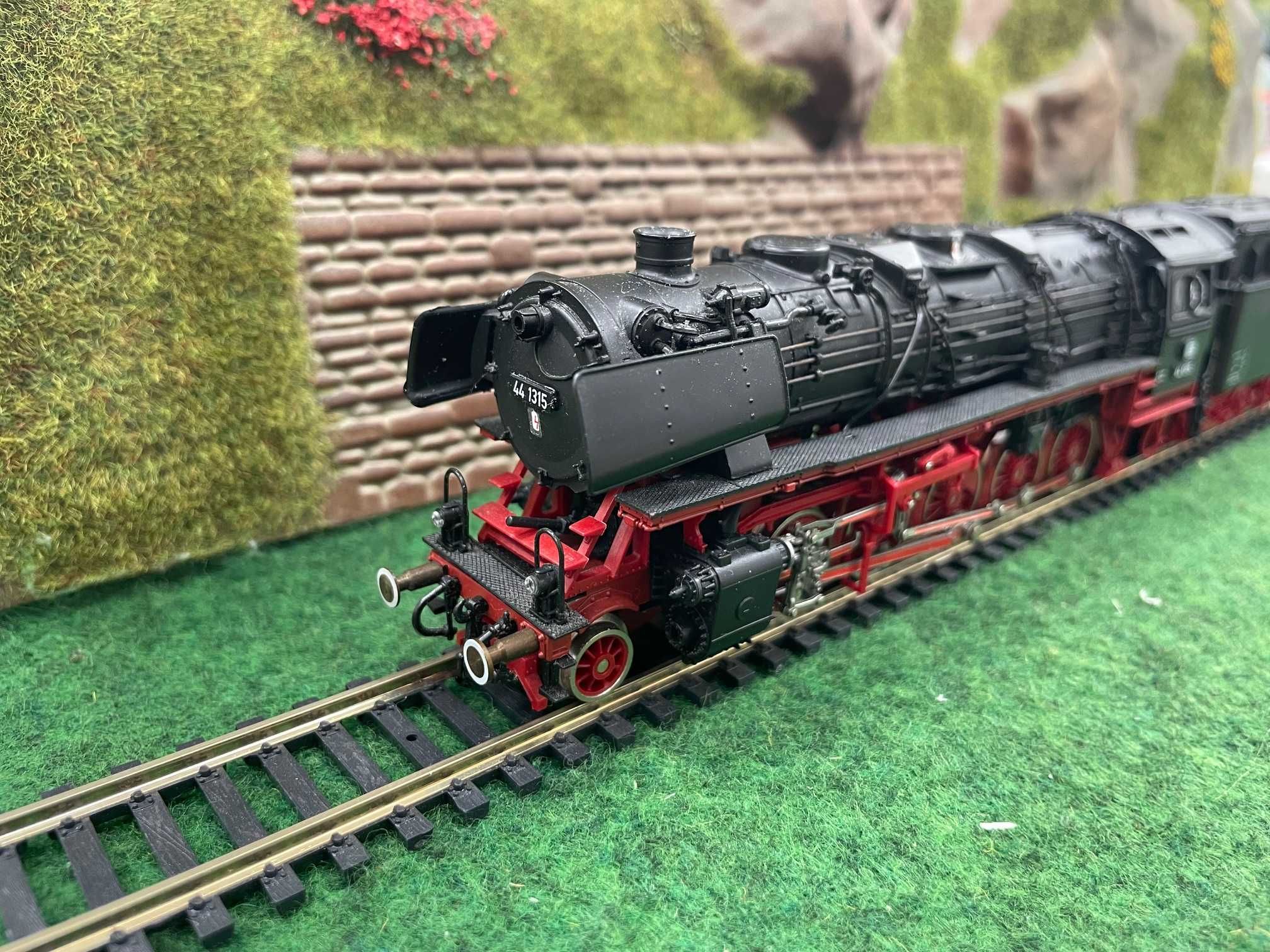 Локомотив парен Роко BR43/44 HO 1:87 влак ЖП модел отличен
