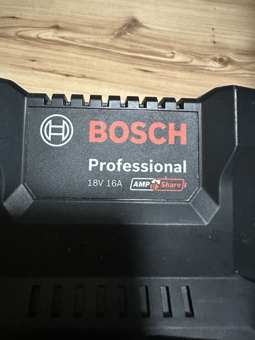 Bosch GAL 18V-160 16Ah зарядно