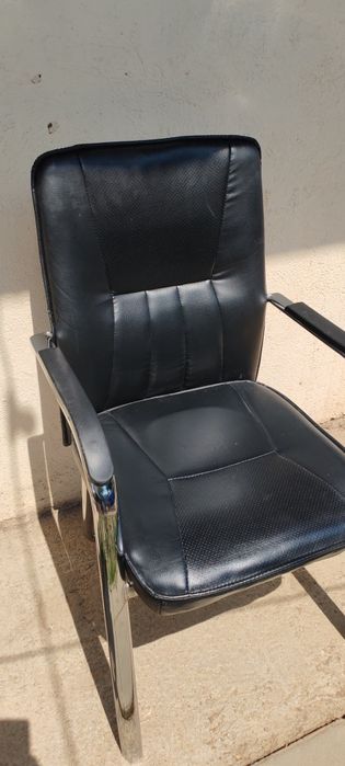 Scaun negru piele ecologică