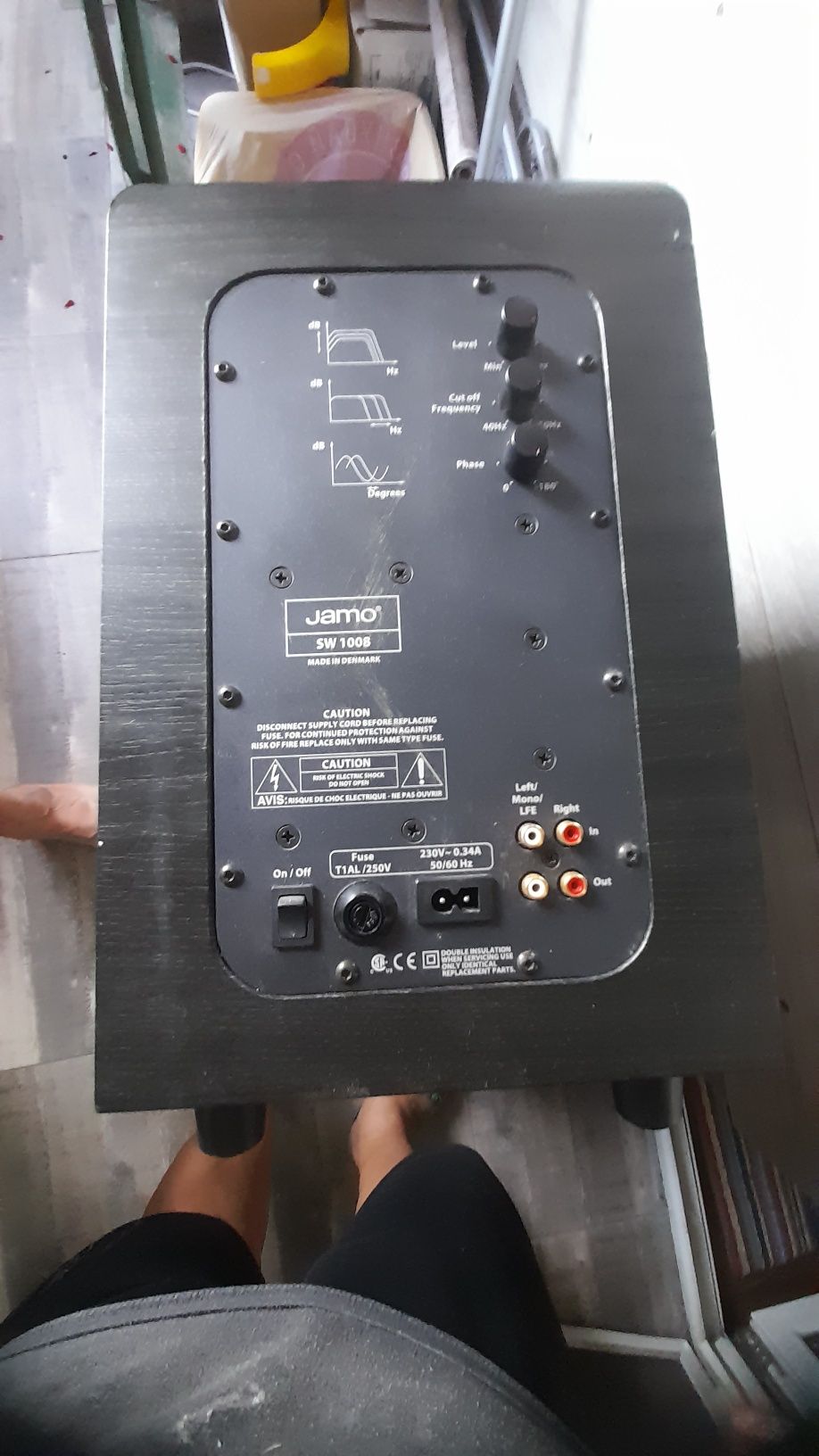 Продавам активна бас каса jamo sw1008.