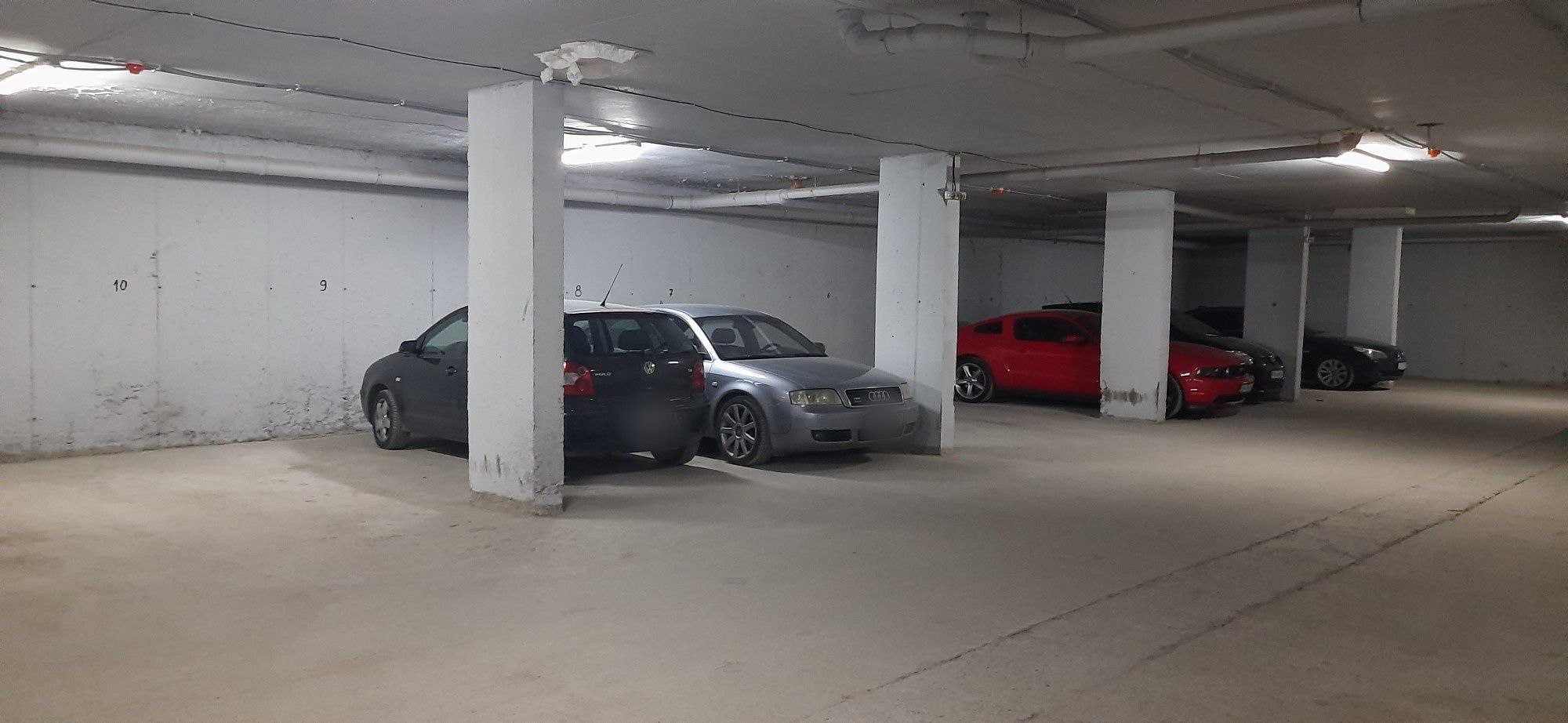 Продавам паркоместа в Студентски град в подземен гараж