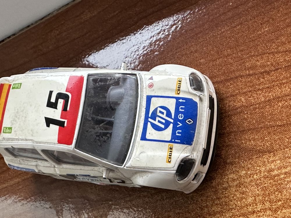 Renault clio Trophy burago 1:43