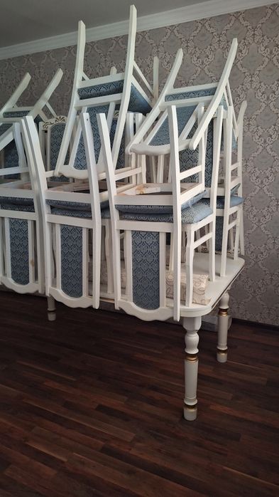 Мебель: стол, стуля