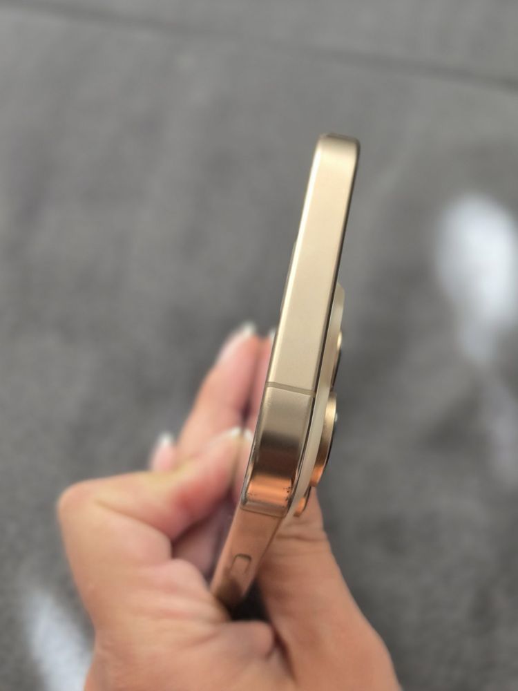 Продавам iPhone 16 Pro 128GB Gold – Гаранционен, Отлично Състояние