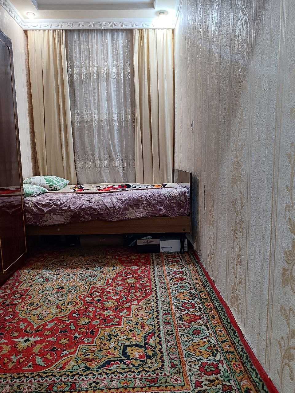 Yunusobot Givardeski 9 etajli dom 3 padez 4 etaj 3 hona holati yahshi.