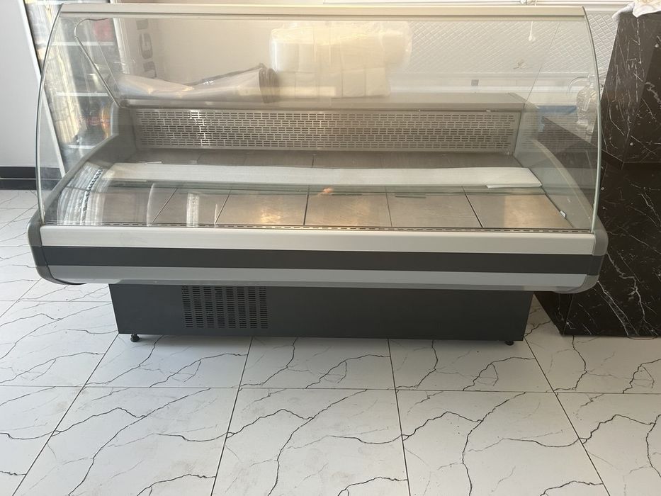 Витрина холодильник