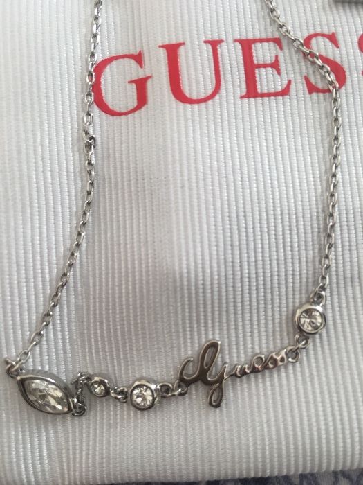 Bijuterii Guess cu pietre Swarovski