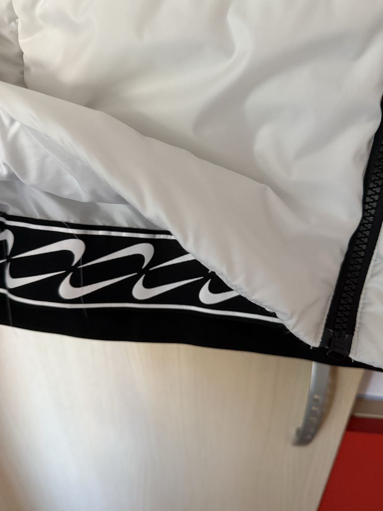 Дамско зимно яке Nike