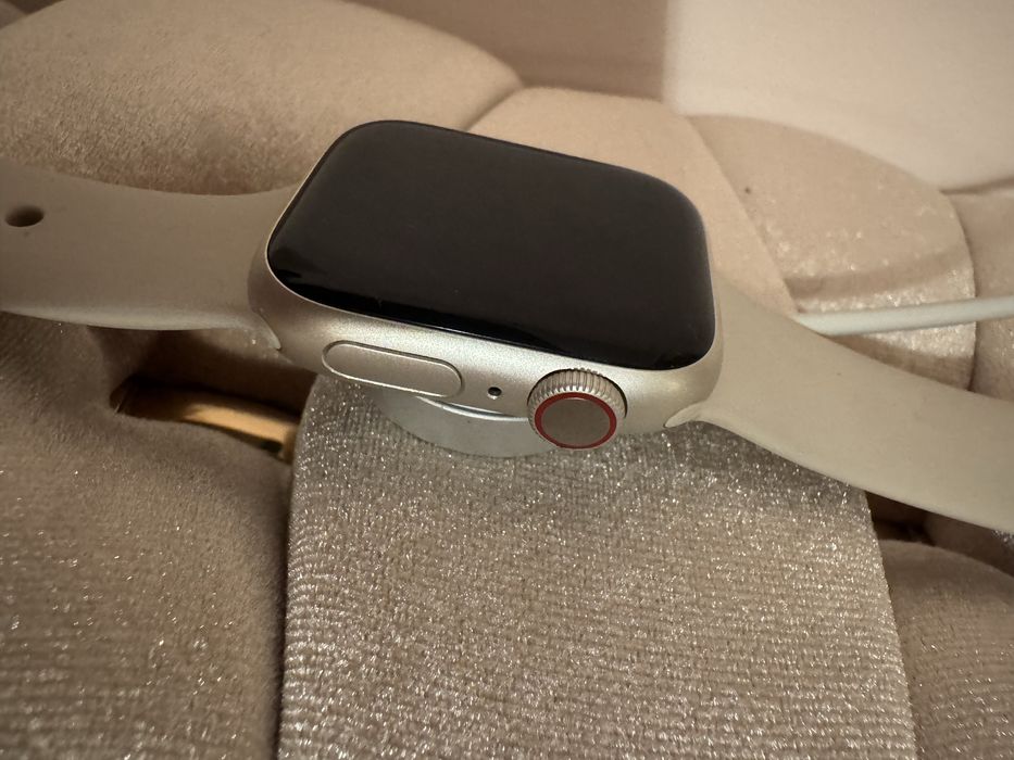 Нов Apple Watch 8 Starlight Cellular