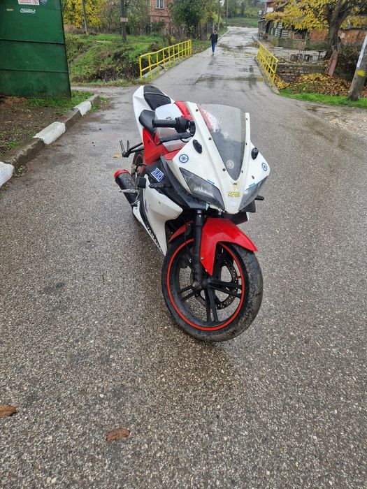Yamaha YZF-R125 2011