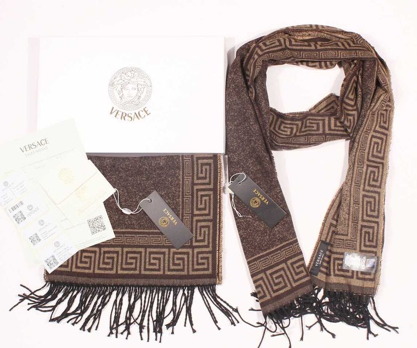 Луксозен подаръчен комплект markovi shalove lux маркови шалове versace