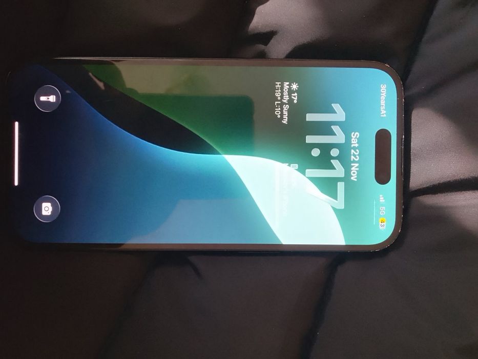 Iphone 15 с пукнат гръб