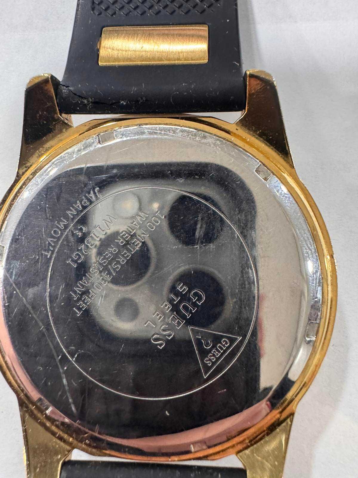 Продавам Мъжки Часовник Guess  Модел W1132G1