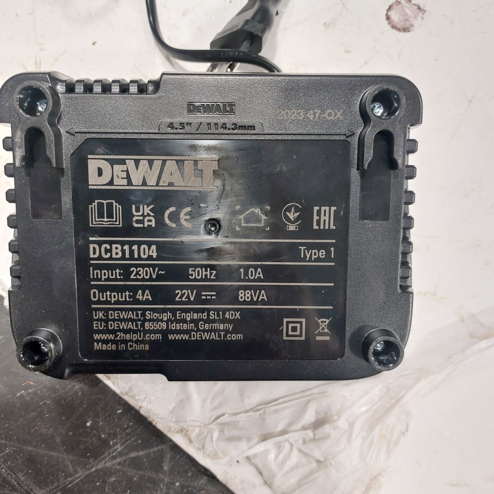 Dewalt DCB115 и DCB1104 бързо зарядно устройство Девалт НОВО