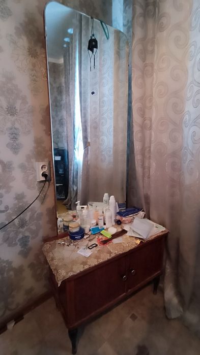 Трюмо с зеркалом