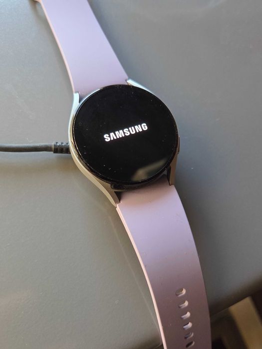 Продавам смарт часовник Самсунг Галакси 5
